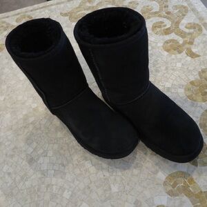 UGG Women’s Classic Short Boots